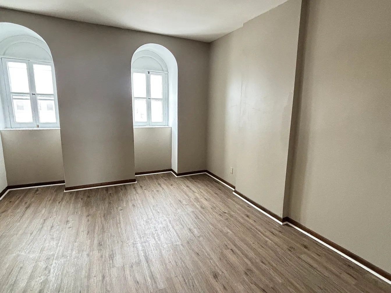 1 Bed, 1 Bath- 341 Franklin St #6, Buffalo, NY 14202