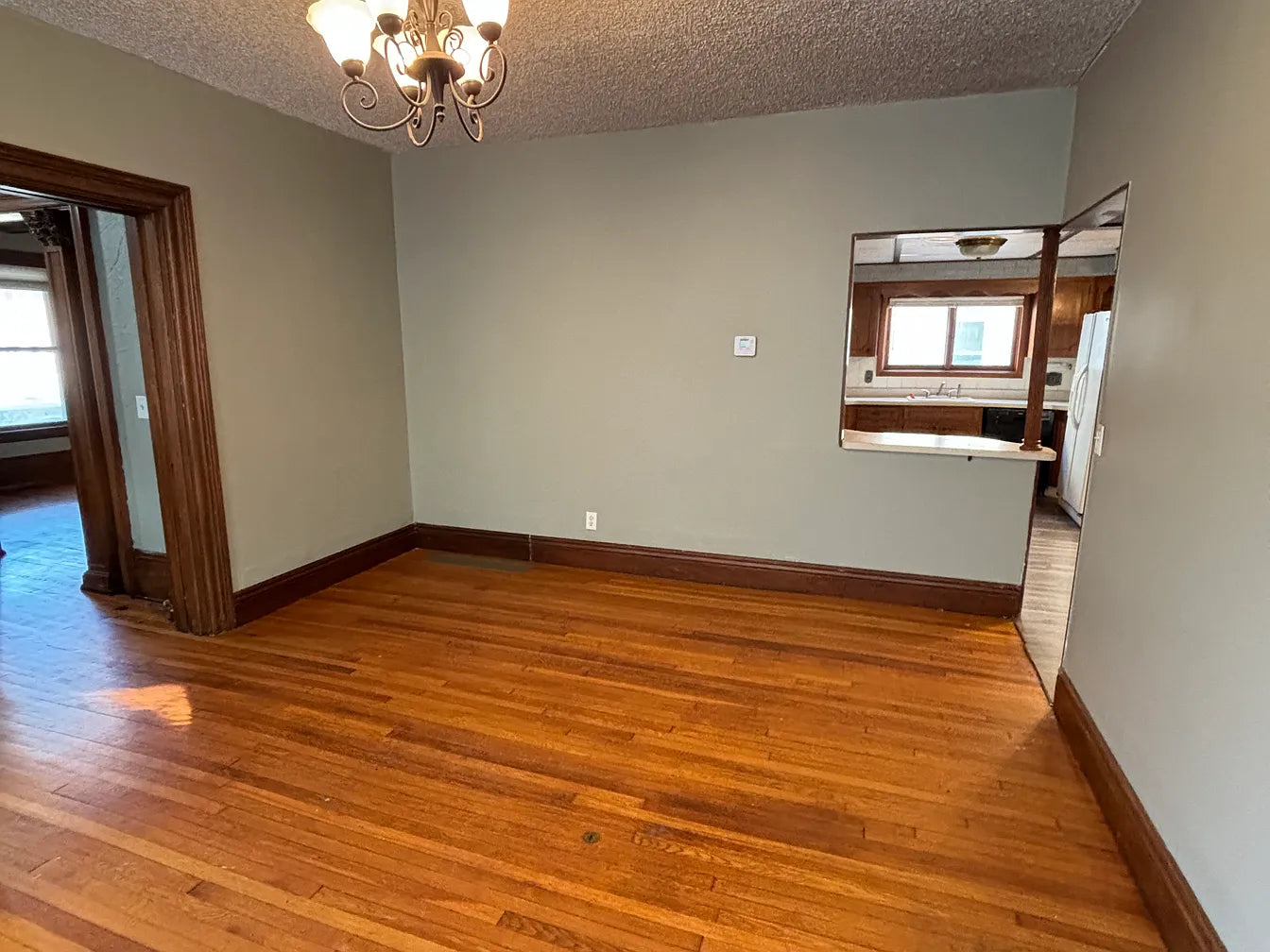 3 Bed, 1 Bath- 1695 Amherst St #1, Buffalo, NY 14214
