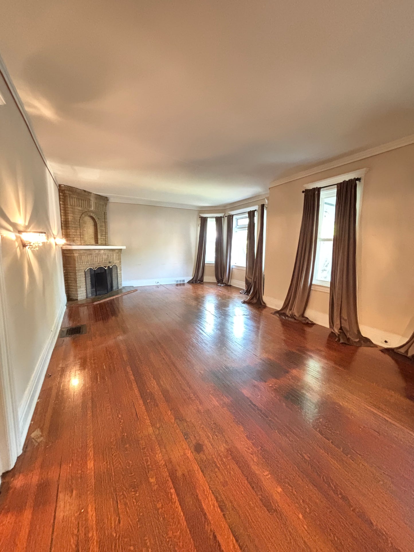 3 Bed, 1 Bath- 242 Norwood Ave #1, Buffalo, NY 14222