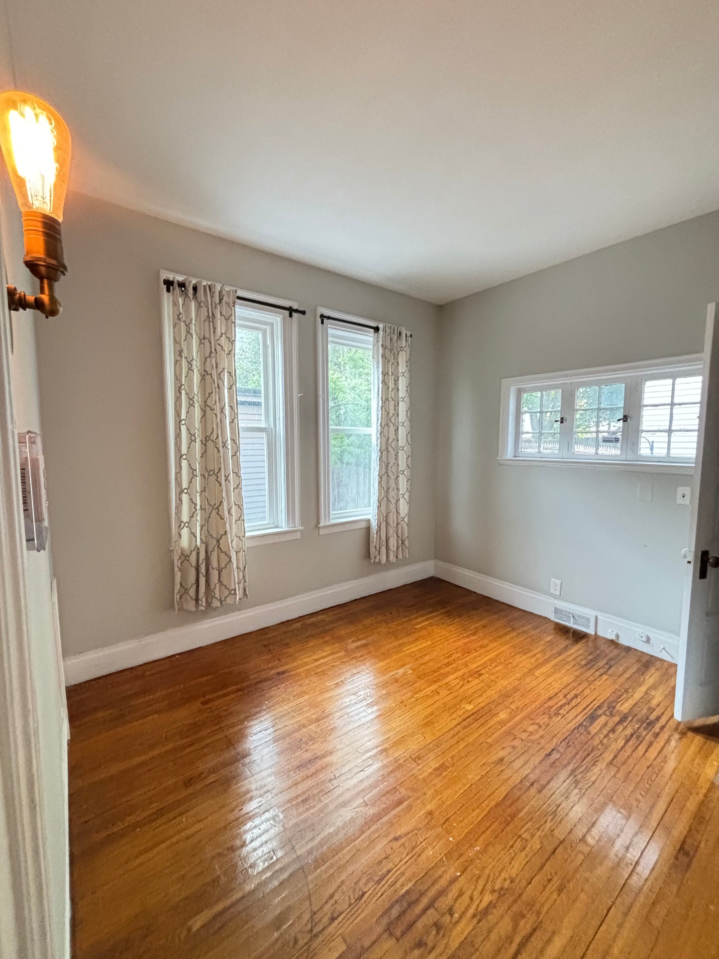3 Bed, 1 Bath- 242 Norwood Ave #1, Buffalo, NY 14222