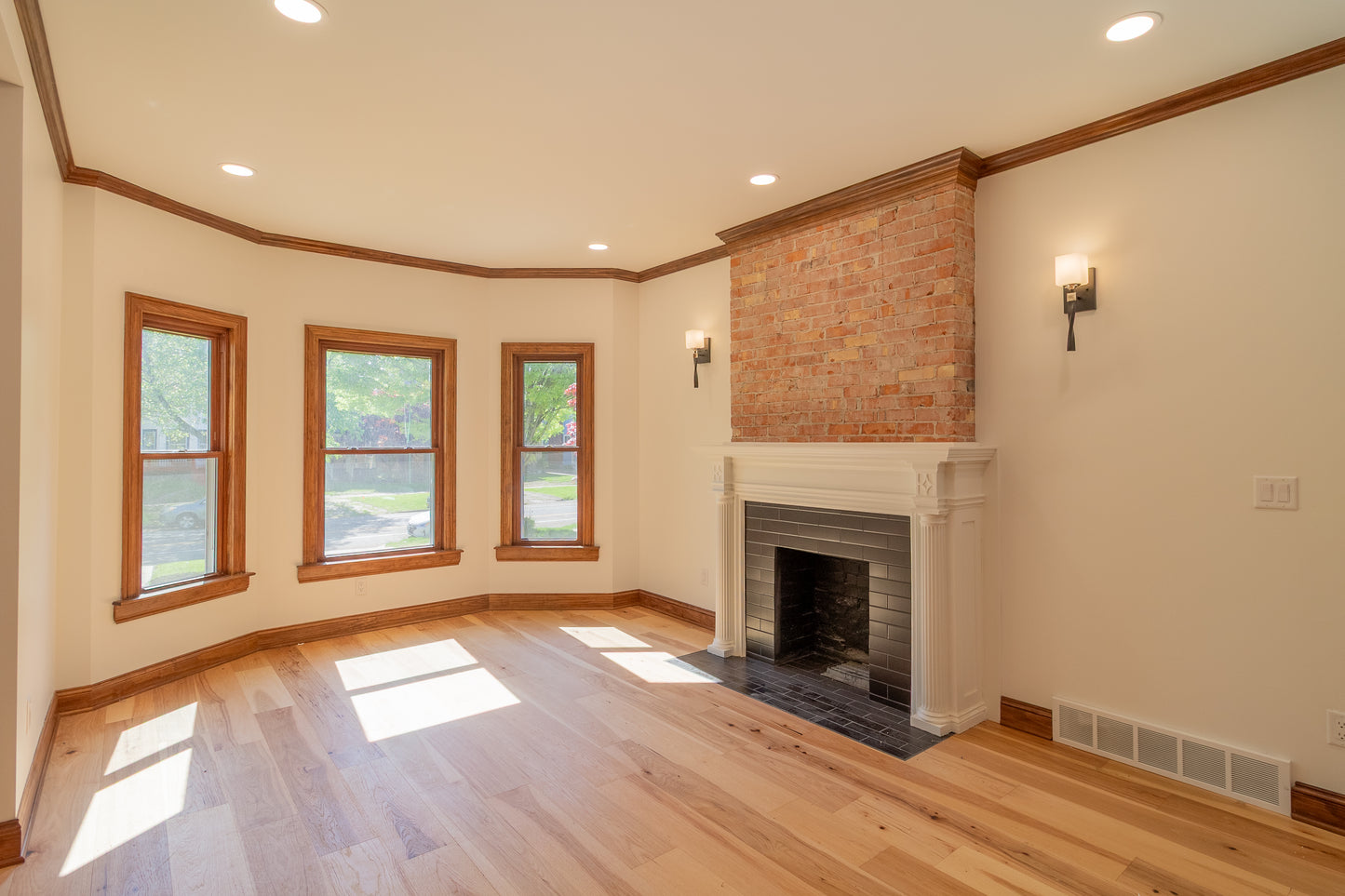 3 Bed, 2.5 Bath- 518 Linwood Ave #1, Buffalo, NY 14209