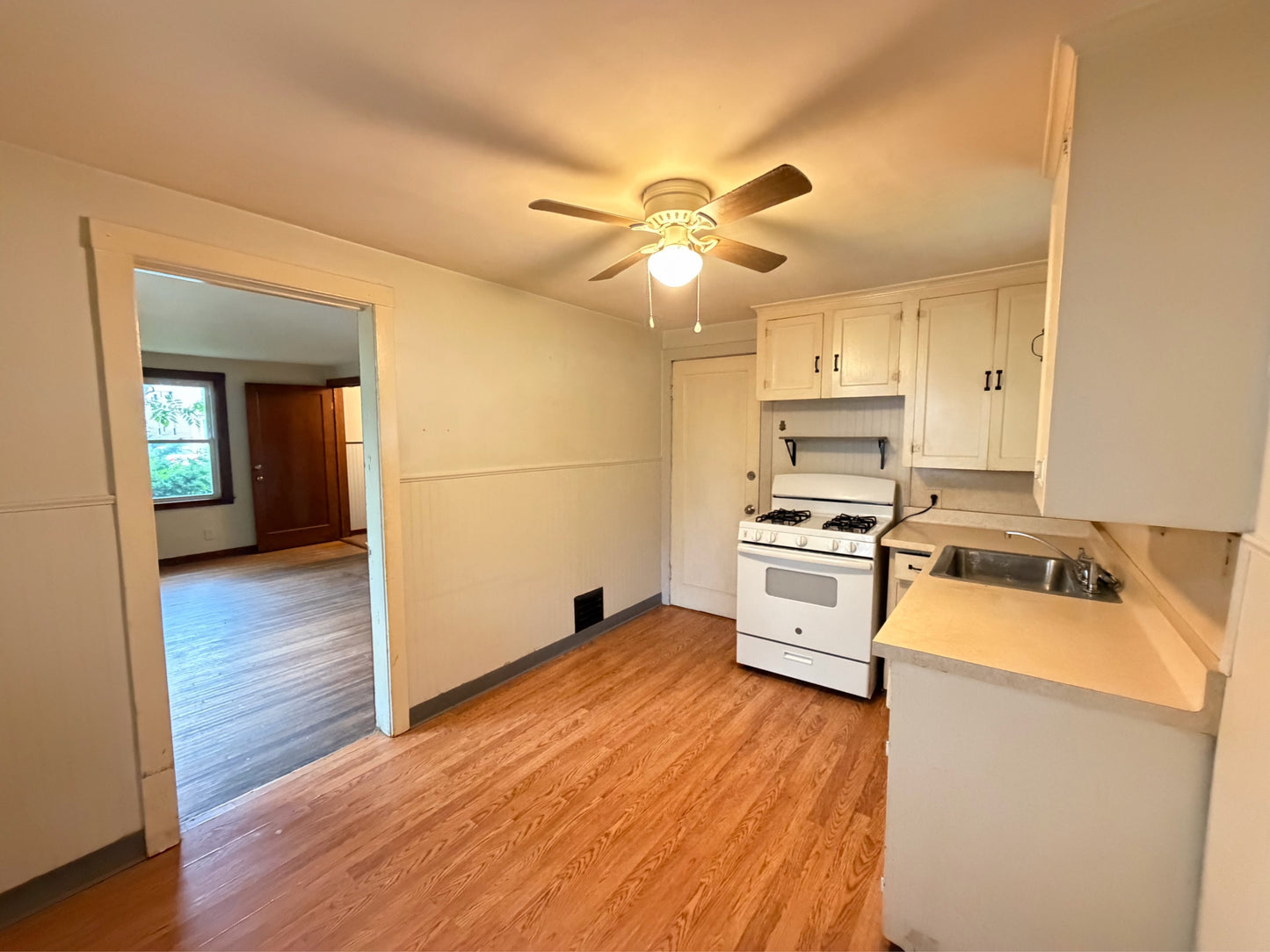 2 bed 1 bath - 160 Woodward Avenue - Right Kenmore, NY 14217