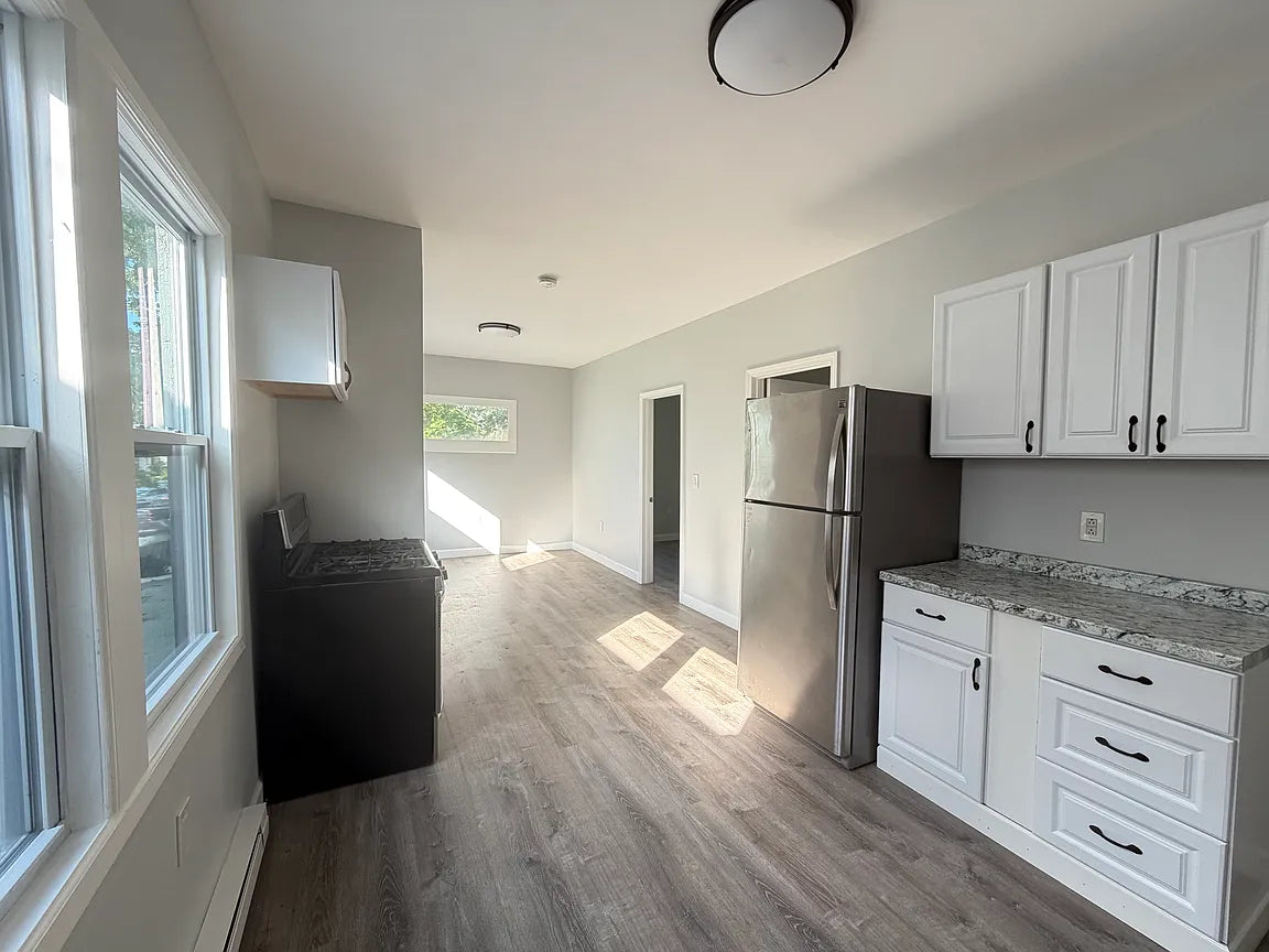 2 bed 1 bath - 2026 Hertel Ave, # A5