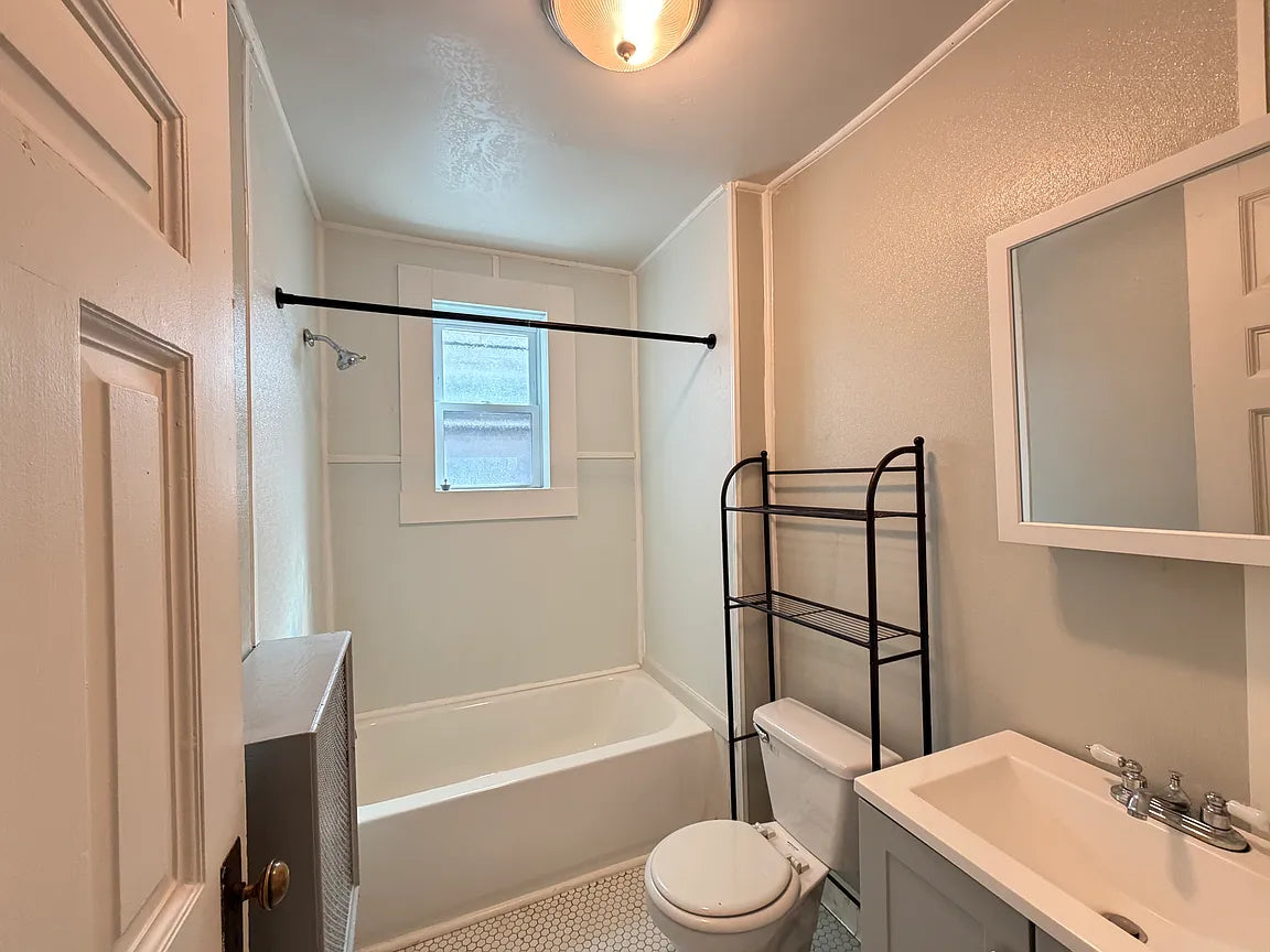 2 bed 1 bath- 338 Elmwood Ave APT 1, Buffalo, NY 14222