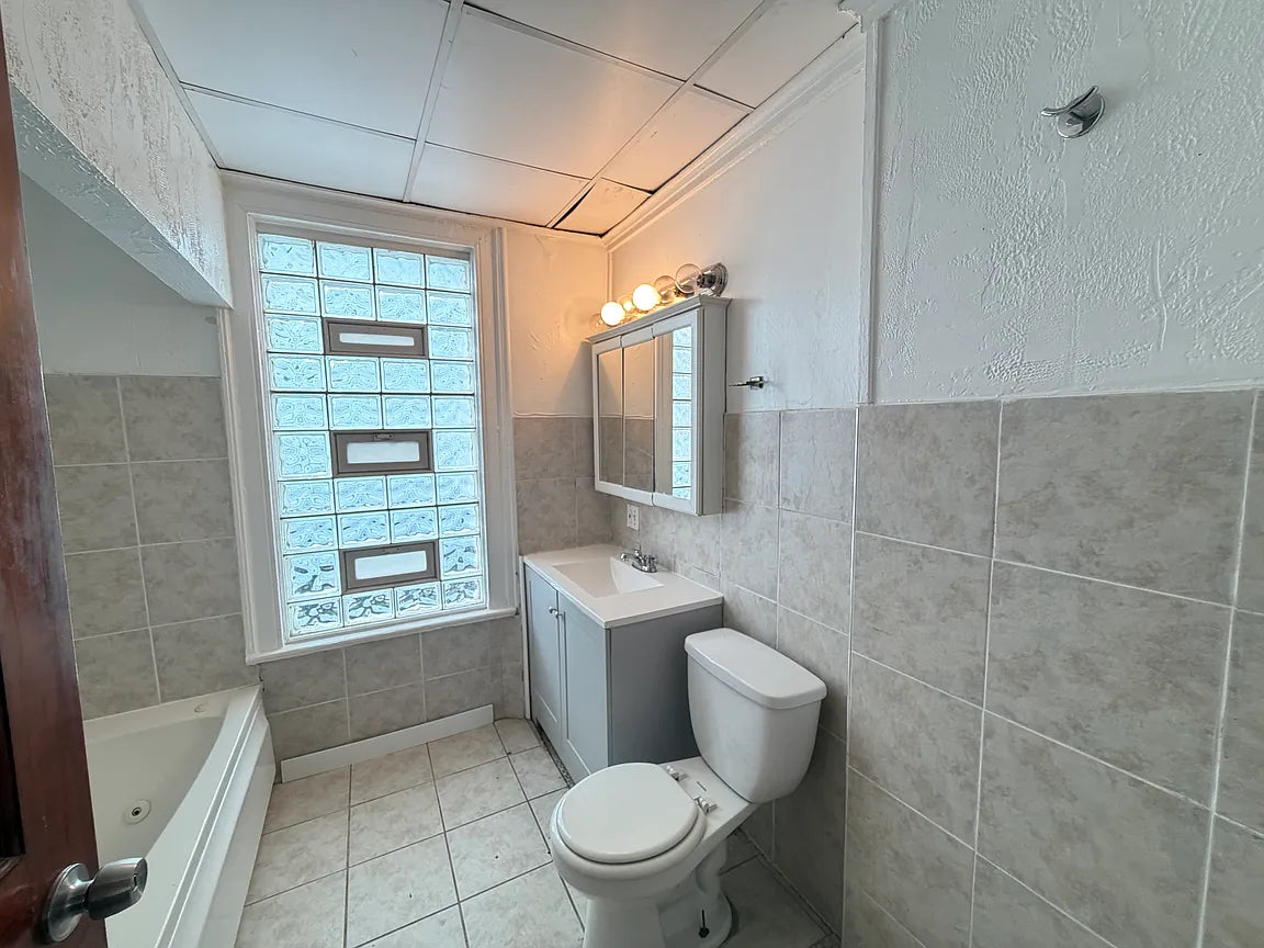 4 bed 2 bath - 1080 Elmwood Avenue, # 1 First Floor, Buffalo, NY 14222