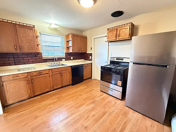 4 bed 1 bath- 6 Campus Dr N, Amherst, NY 14226