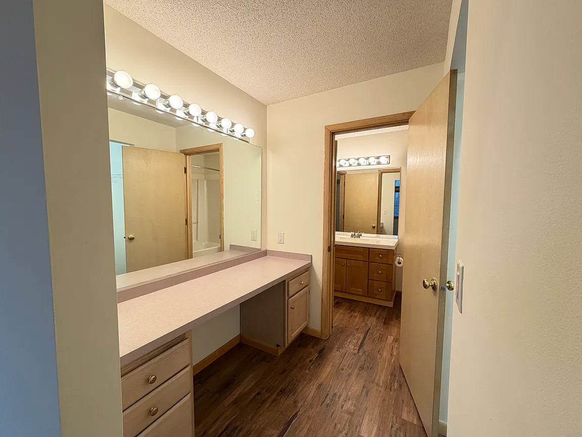2 bed 1.5 bath- 4553 Abbott Rd, Orchard Park, NY 14127