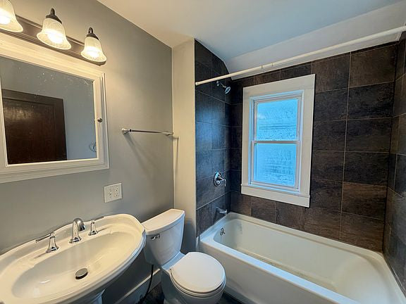 2 bed 1 bath - 227 Heath St Floor 2, Buffalo, NY 14214