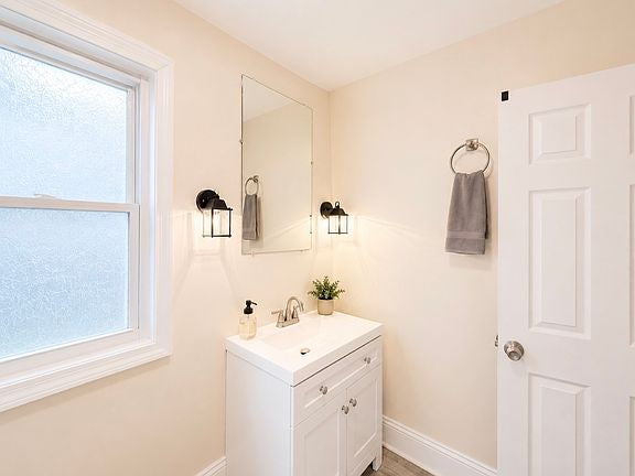2 bed 1 bath - 110 Ledger St Floor 1, Buffalo, NY 14216