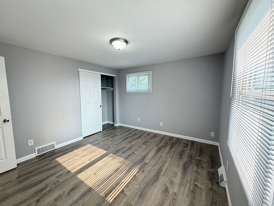 3 bed 1.5 bath - 4118 Highview Pkwy, Hamburg, NY 14075