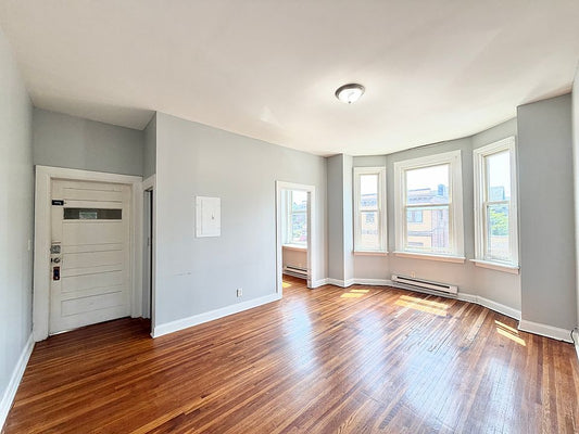 1 bed 1 bath - 5 W Oakwood Pl, # 5, Buffalo, NY 14214