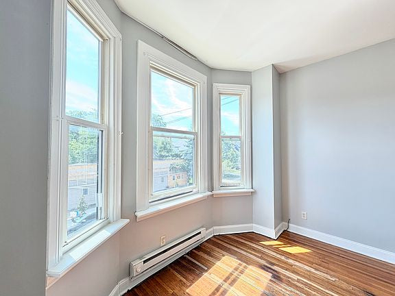 1 bed 1 bath - 5 W Oakwood Pl, # 5, Buffalo, NY 14214