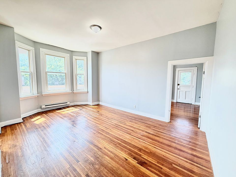 1 bed 1 bath - 5 W Oakwood Pl, # 5, Buffalo, NY 14214
