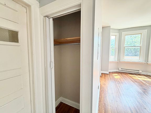 1 bed 1 bath - 5 W Oakwood Pl, # 5, Buffalo, NY 14214