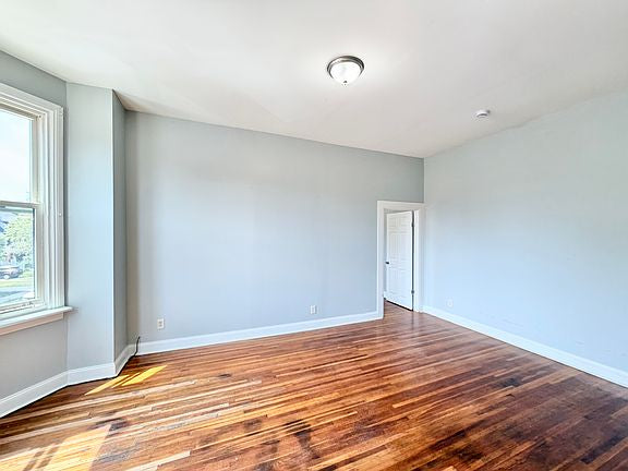 1 bed 1 bath - 5 W Oakwood Pl, # 5, Buffalo, NY 14214