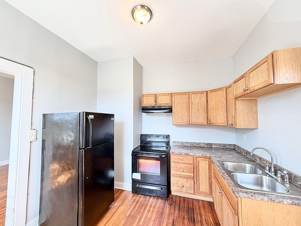 1 bed 1 bath - 5 W Oakwood Pl, # 5, Buffalo, NY 14214