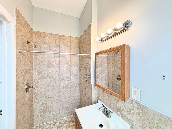 1 bed 1 bath - 5 W Oakwood Pl, # 5, Buffalo, NY 14214