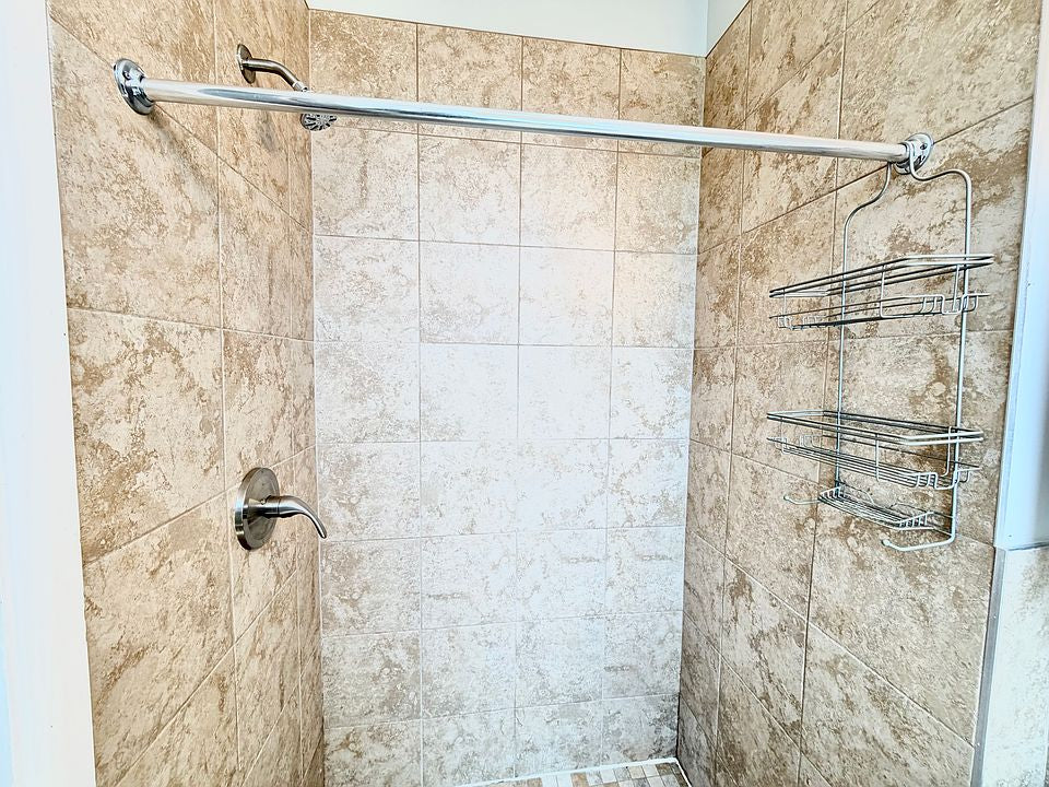 1 bed 1 bath - 5 W Oakwood Pl, # 5, Buffalo, NY 14214