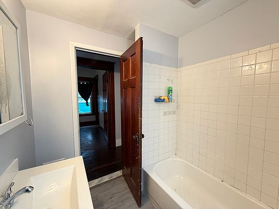 3 bed 1 bath - 51 Kamper Ave, Unit 1, Buffalo, NY 14210