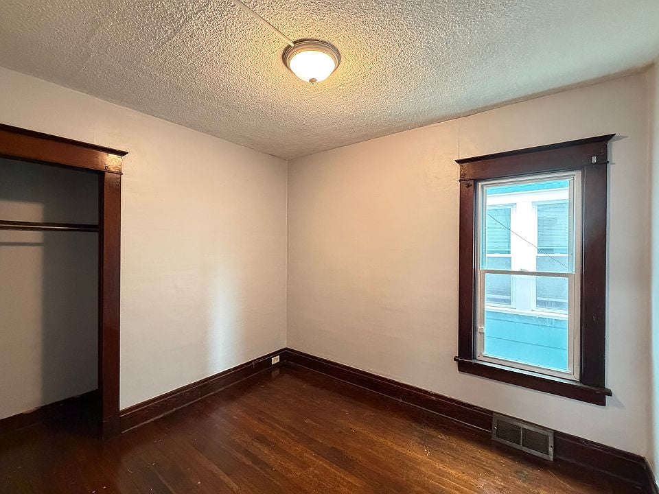 3 bed 1 bath - 51 Kamper Ave, Unit 1, Buffalo, NY 14210