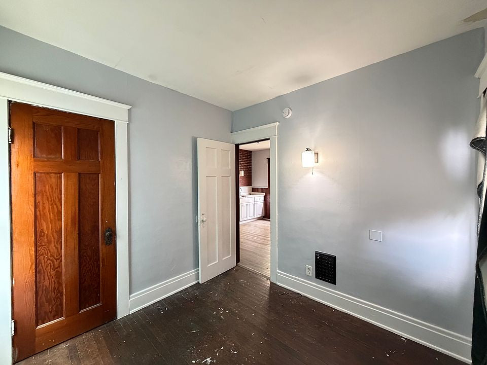 3 bed 1 bath - 51 Kamper Ave, Unit 1, Buffalo, NY 14210