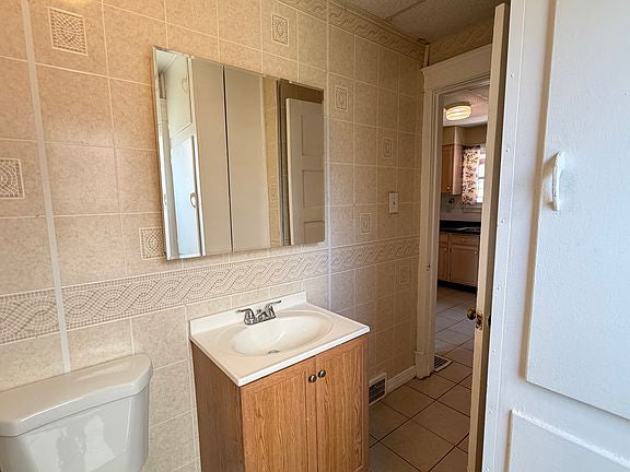 1 bed 1 bath - 15 Andrews Ave, # 1, Buffalo, NY 14225