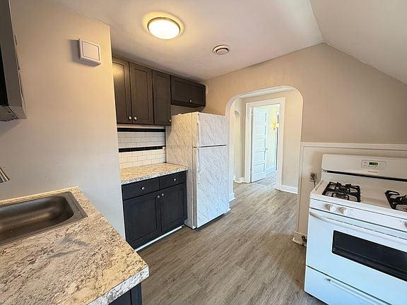 2 bed 1 bath - 15 Andrews Ave, # 2, Buffalo, NY 14225