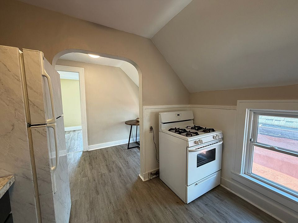 2 bed 1 bath - 15 Andrews Ave, # 2, Buffalo, NY 14225