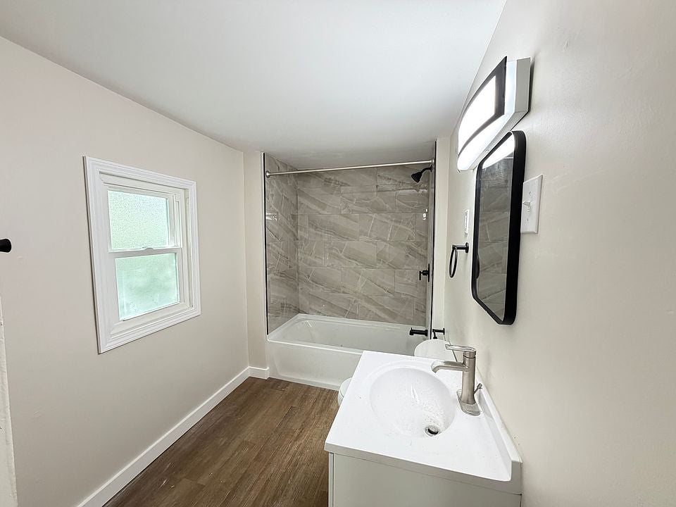 1 bed 1 bath - 74 Houston St, # 3, Buffalo, NY 14220