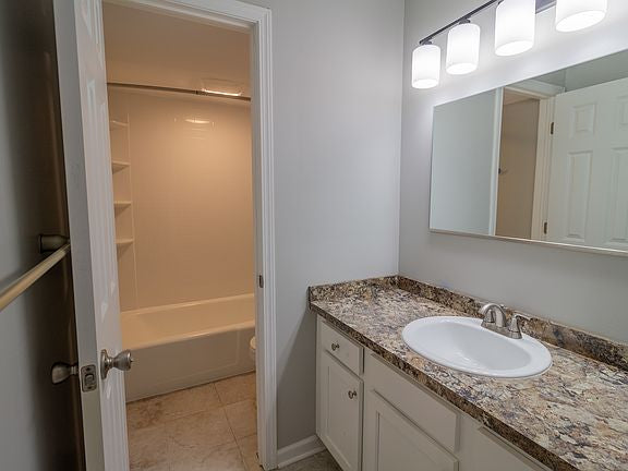 2 bed 1 bath - 11 Robert Dr, APT 211, Lancaster, NY 14086