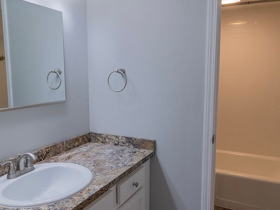 2 bed 1 bath - 11 Robert Dr, APT 211, Lancaster, NY 14086