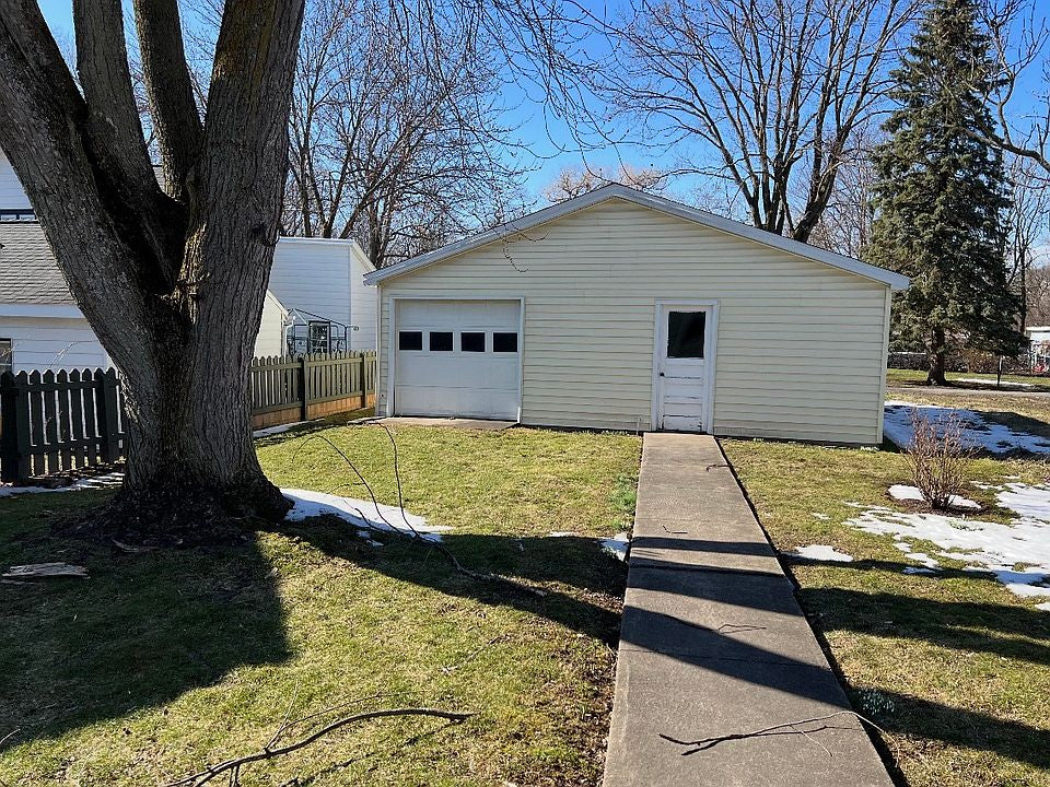 3 bed 2 bath - 65 Olcott St, Lockport, NY 14094