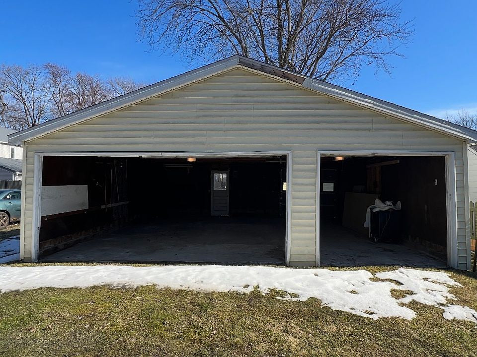 3 bed 2 bath - 65 Olcott St, Lockport, NY 14094