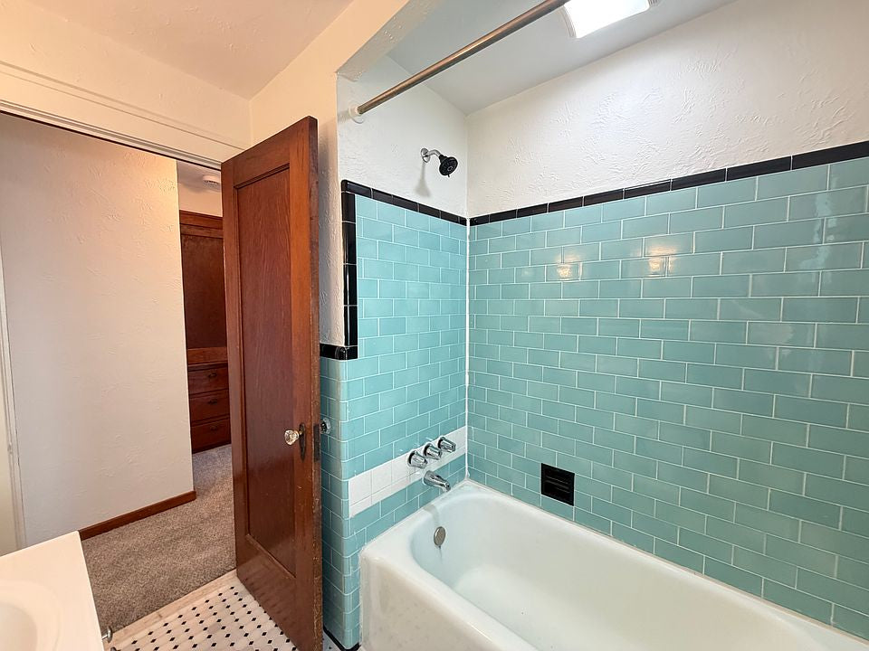 2 bed 1 bath - 390 Sanders Rd, Unit 2, Buffalo, NY 14216