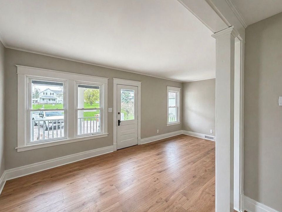 2 bed 1 bath - 28 Long Ave, # 2, Buffalo, NY 14225