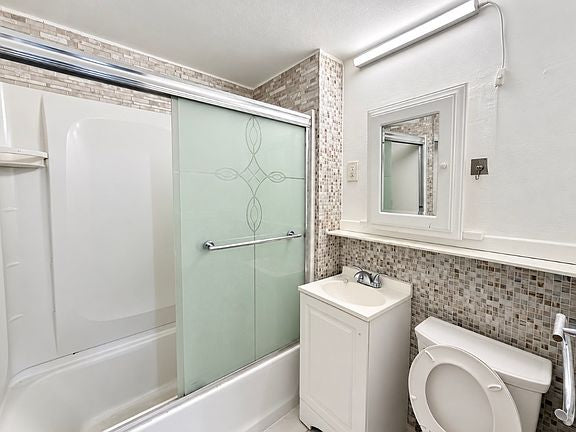 3 bed 1 bath - 116 Lafayette Ave, Buffalo, NY 14213