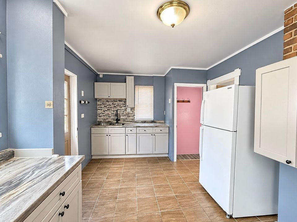 3 bed 1 bath - 116 Lafayette Ave, Buffalo, NY 14213