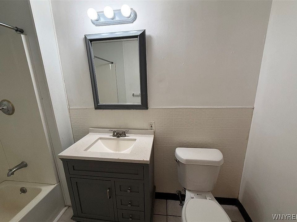 3 bed 1 bath - 22 Remoleno St, Buffalo, NY 14220