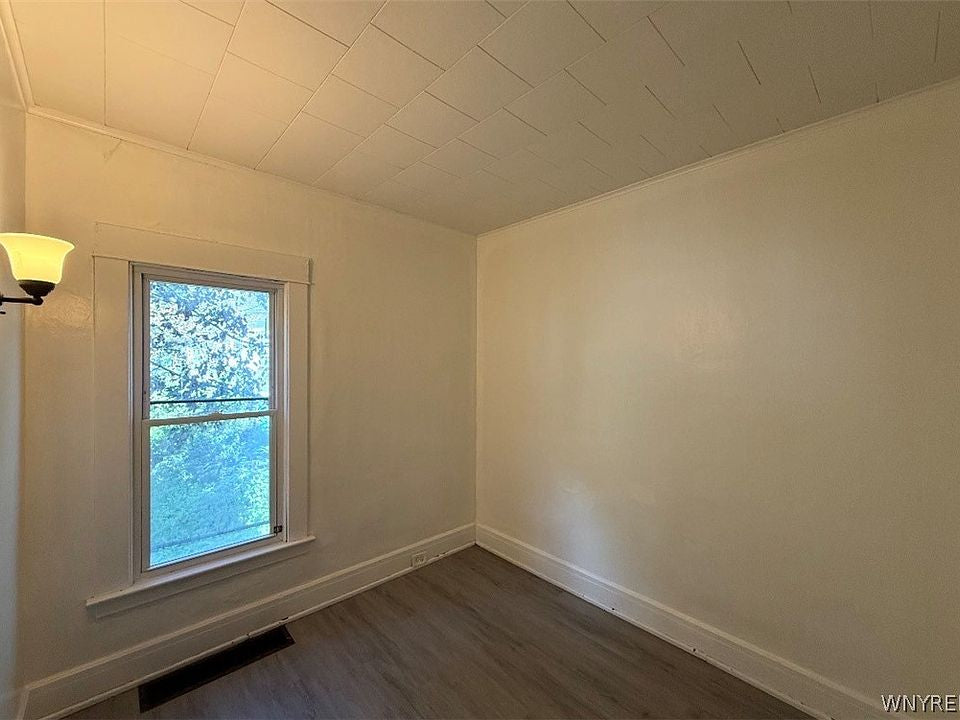 3 bed 1 bath - 22 Remoleno St, Buffalo, NY 14220