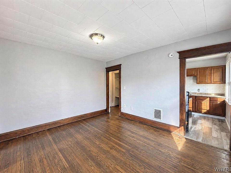 3 bed 1 bath - 9 Lovering Ave, # 2, Buffalo, NY 14216