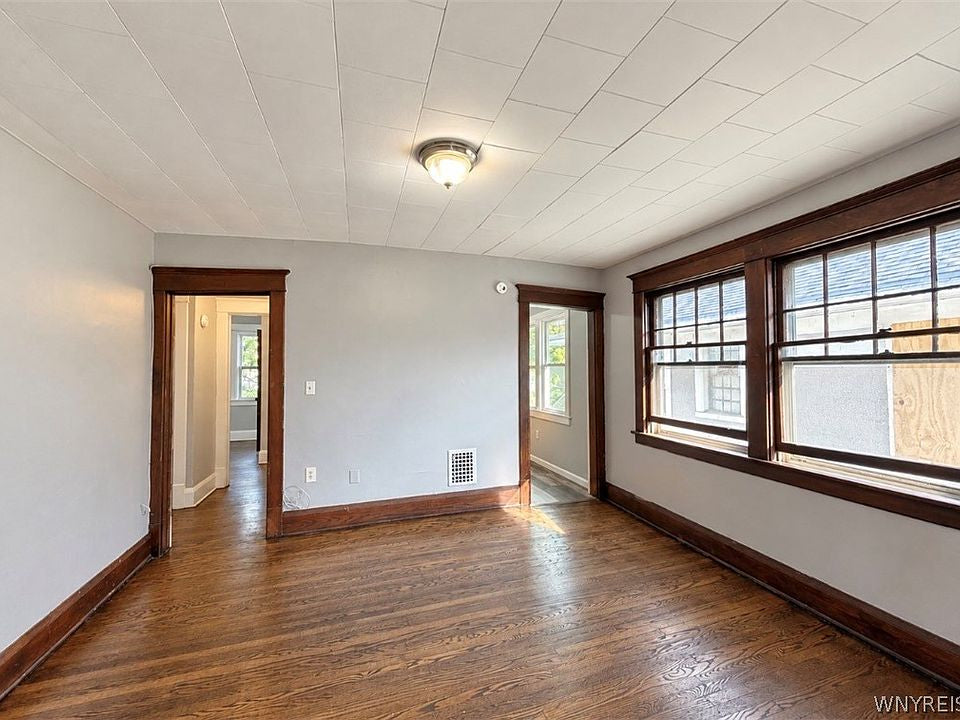 3 bed 1 bath - 9 Lovering Ave, # 2, Buffalo, NY 14216