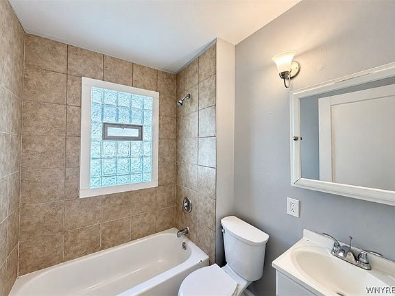 3 bed 1 bath - 9 Lovering Ave, # 2, Buffalo, NY 14216
