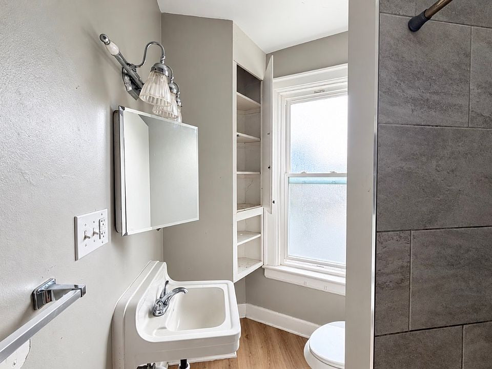 2 bed 1 bath - 80 Dewitt St, # 3, Buffalo, NY 14213
