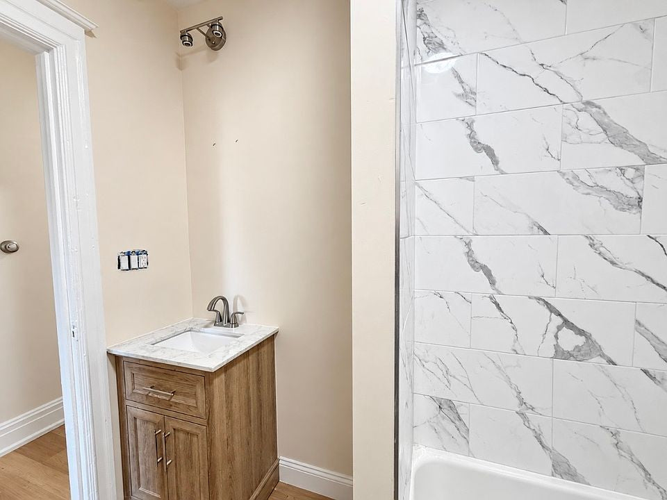 2 bed 1 bath - 44 Greenfield St, # 2, Buffalo, NY 14214