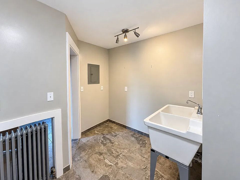 3 bed 1.5 bath - 186 Bird Ave, APT 2, Buffalo, NY 14213