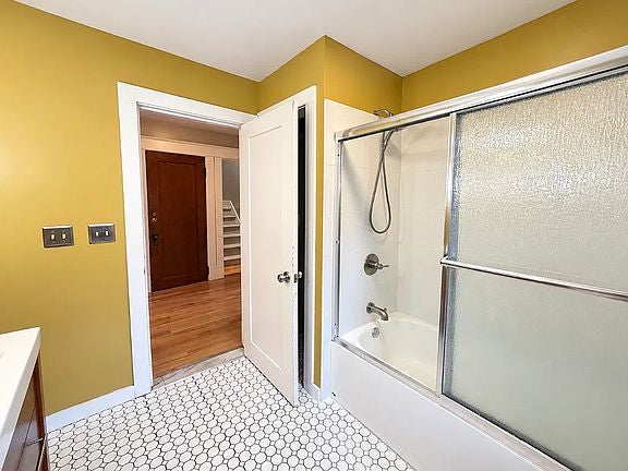 3 bed 1.5 bath - 186 Bird Ave, APT 2, Buffalo, NY 14213