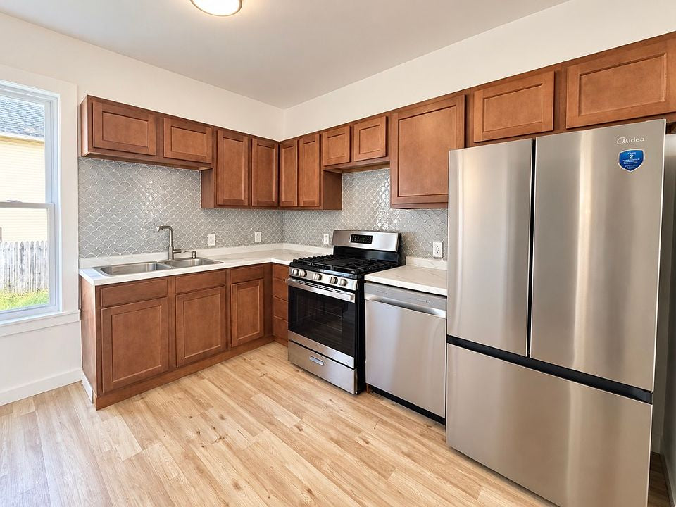 2 bed 1 bath - 92 Dewitt St, # 1, Buffalo, NY 14213