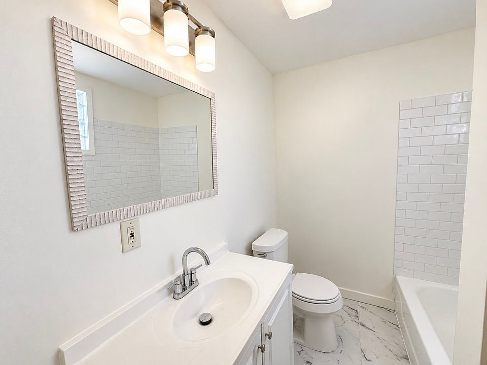 2 bed 1 bath - 92 Dewitt St, # 1, Buffalo, NY 14213