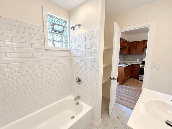 2 bed 1 bath - 92 Dewitt St, # 1, Buffalo, NY 14213