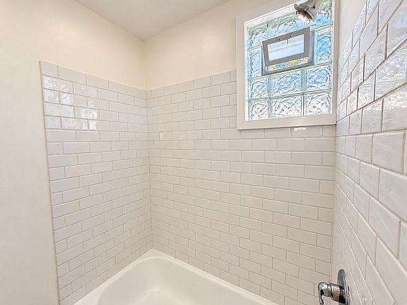 2 bed 1 bath - 92 Dewitt St, # 1, Buffalo, NY 14213
